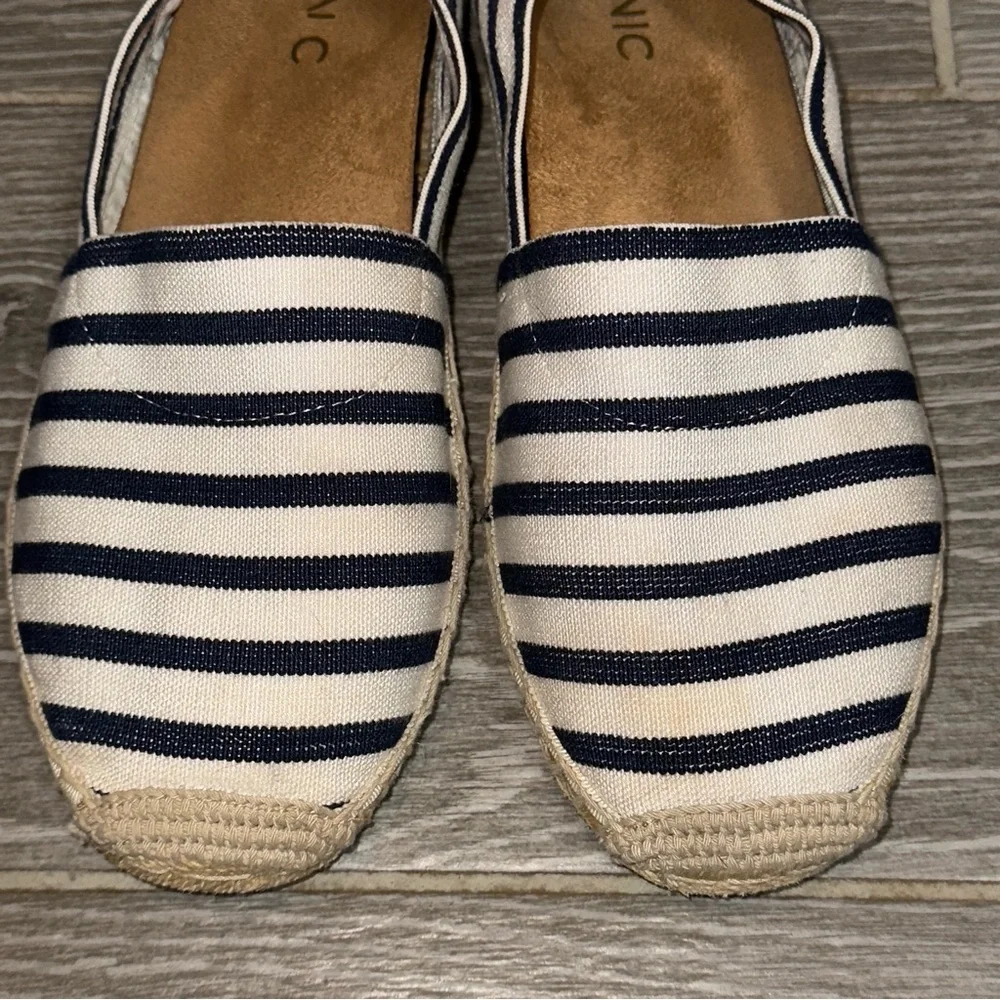 Vionic Valeri Espadrille Blue White Striped Flats Nautical Comfort Womens Size 9